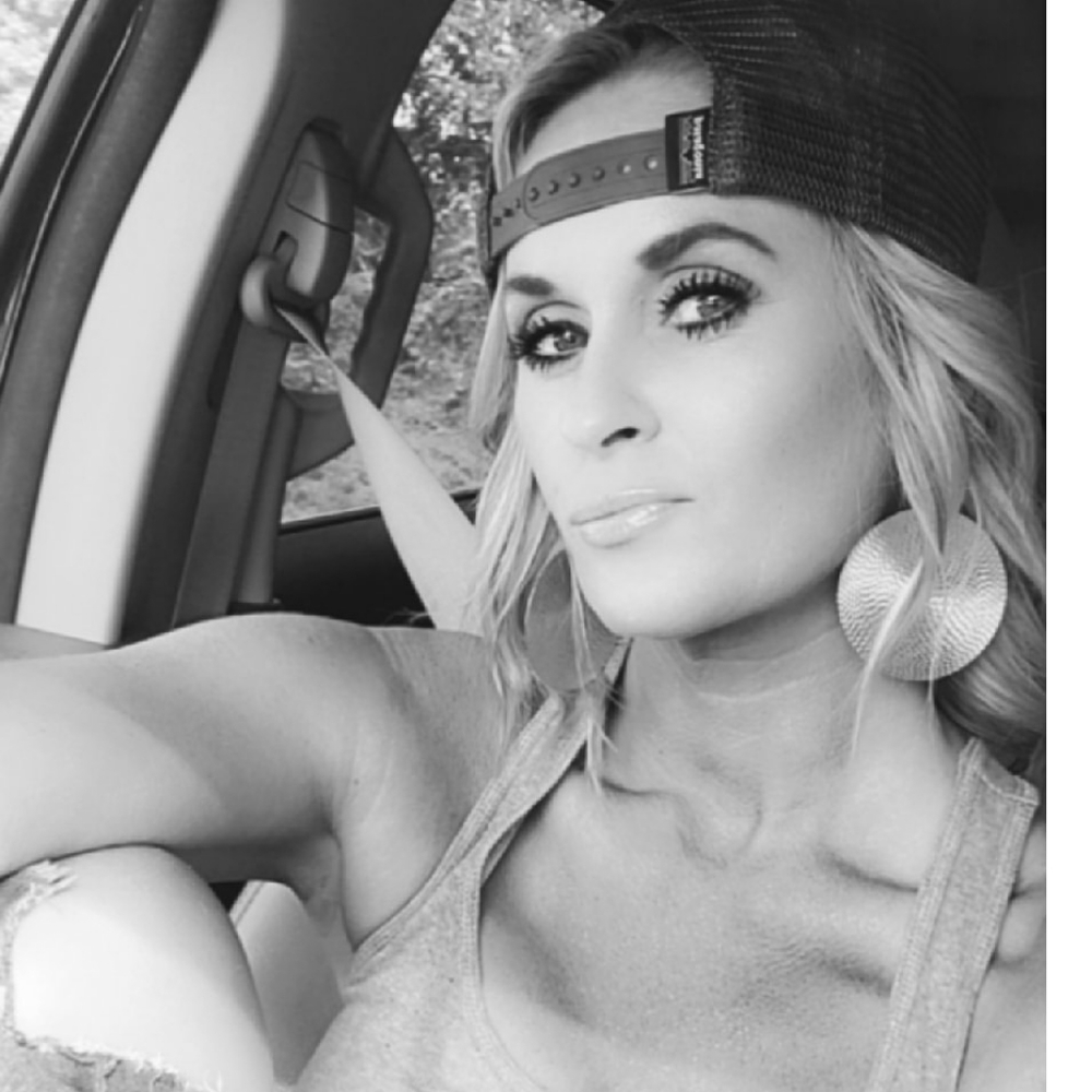 Meet your Posher, Hilary